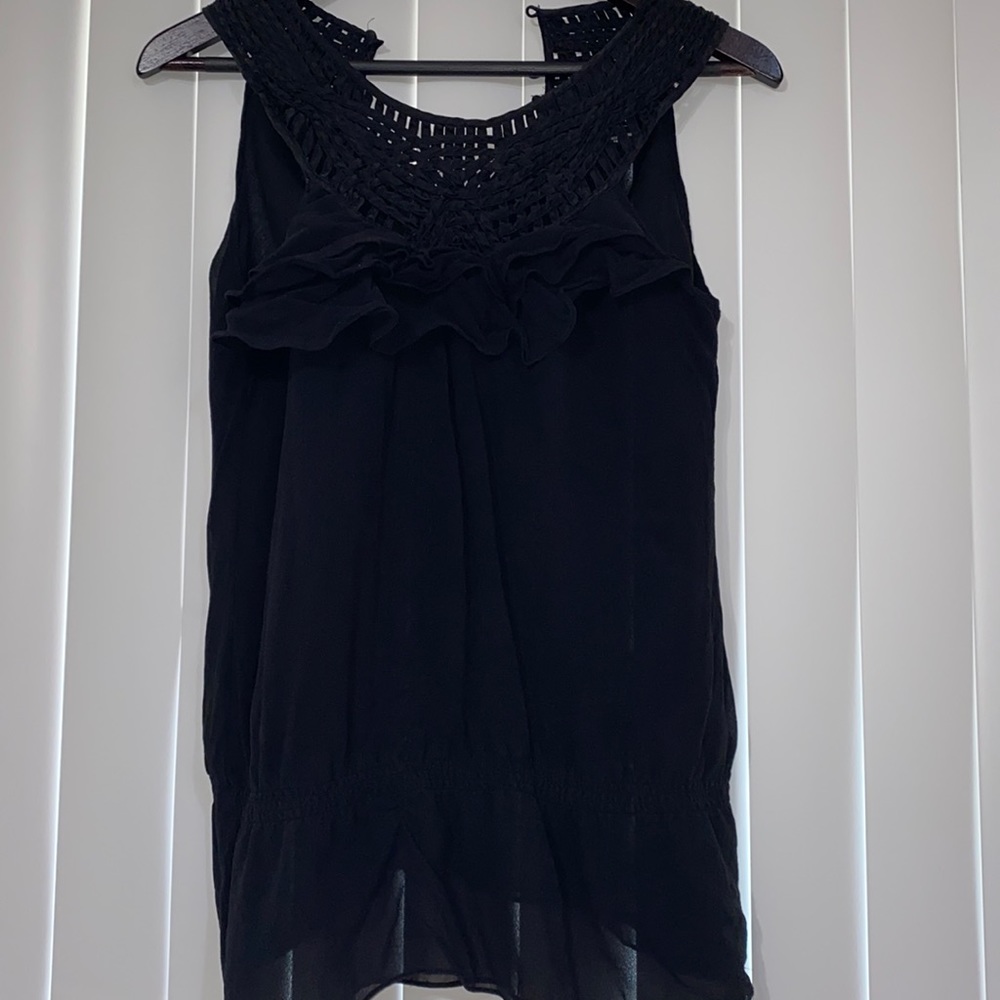 🥳 White House/Black Market Sleeveless (M) Top